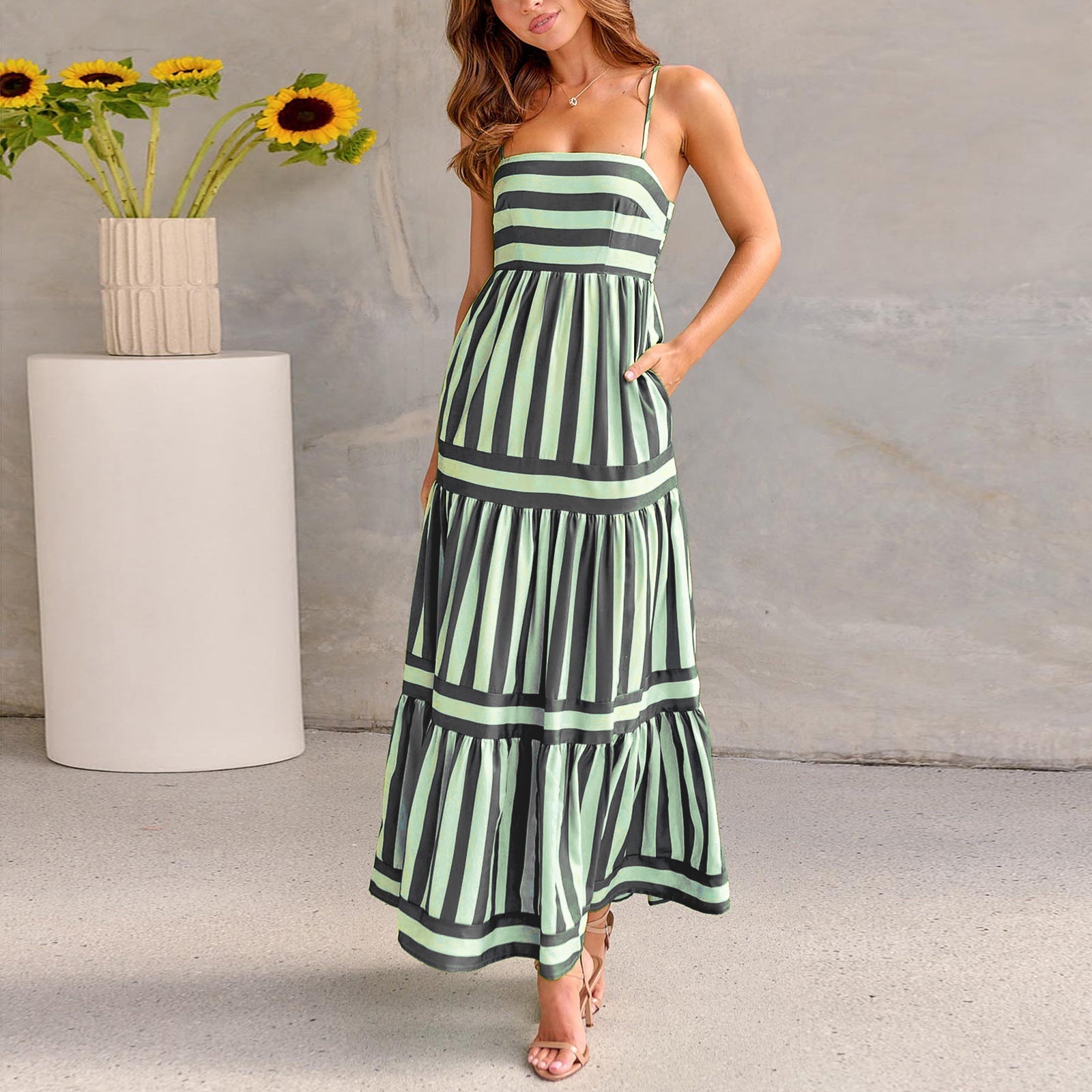 Elegante abito lungo estivo a righe - spalline sottili