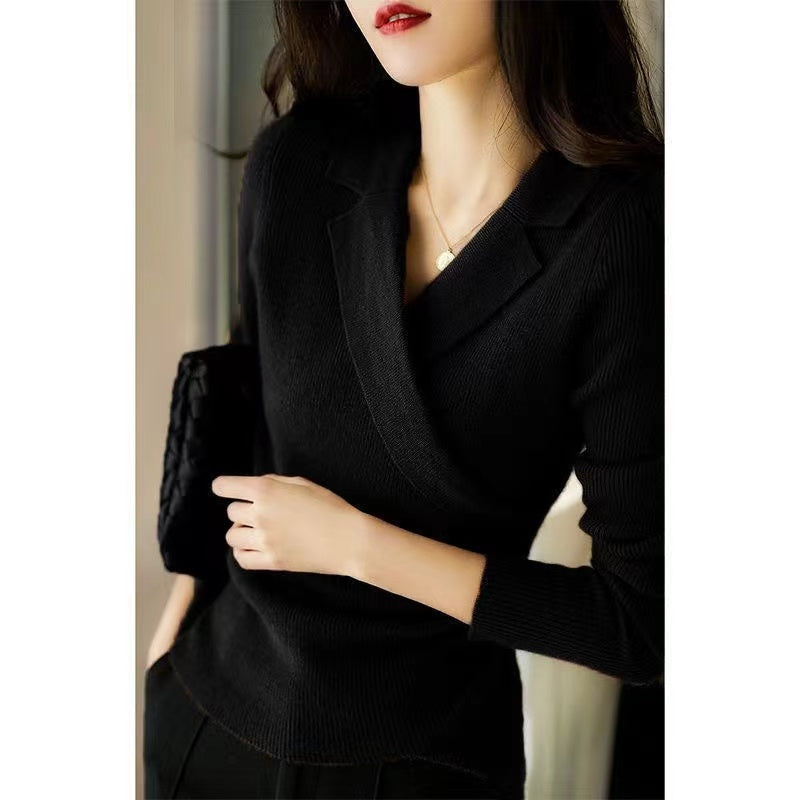 Maglione da donna con colletto alla Peter Pan - Maglieria asimmetrica aderente