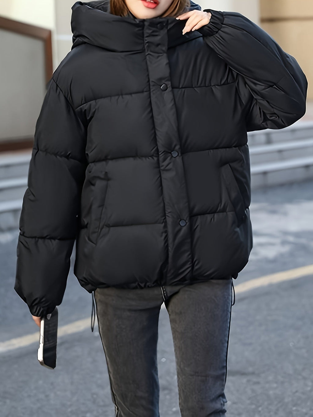 Giacca trapuntata leggera con cappuccio da donna - Abbigliamento invernale alla moda