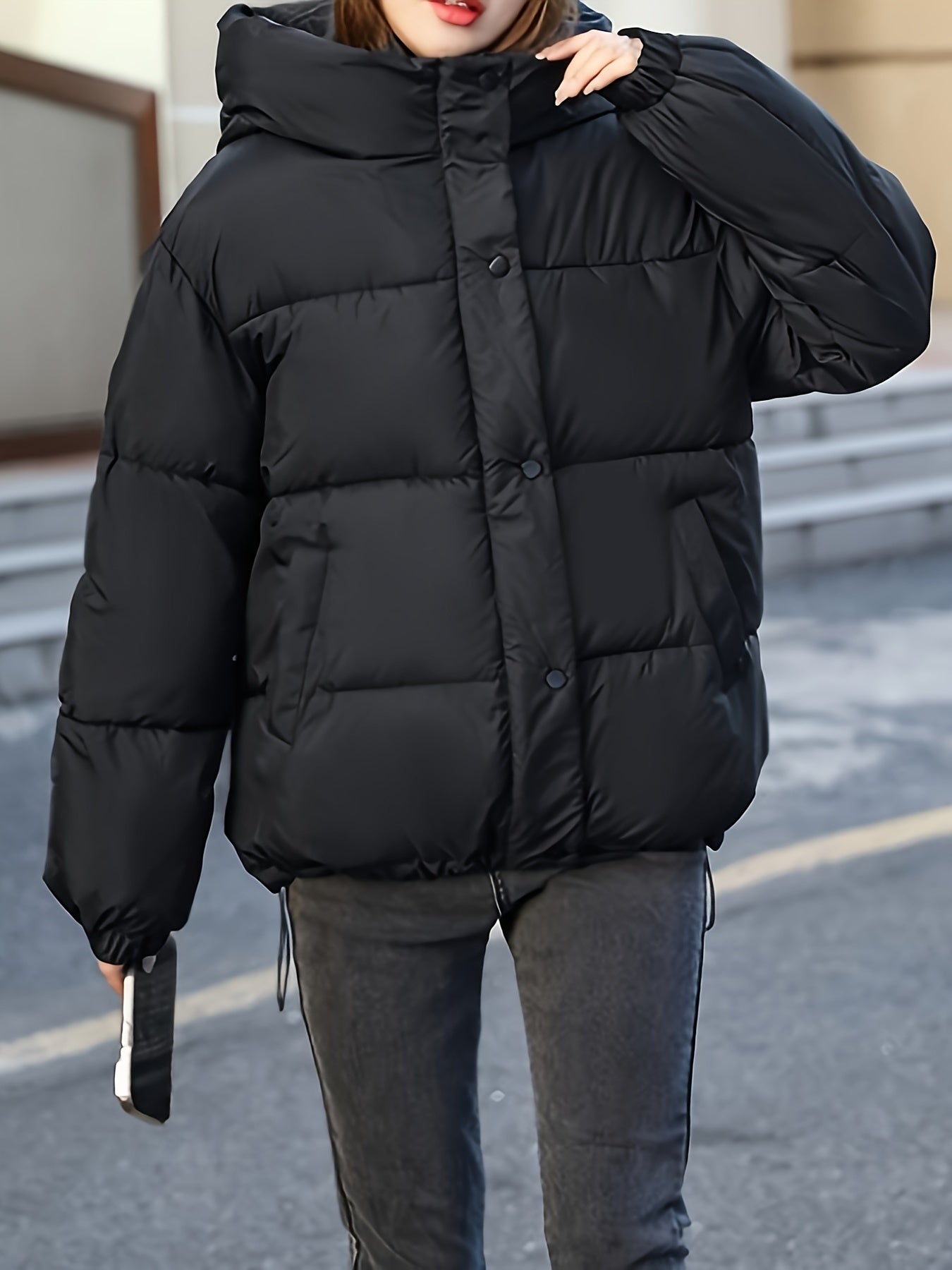 Giacca trapuntata leggera con cappuccio da donna - Abbigliamento invernale alla moda