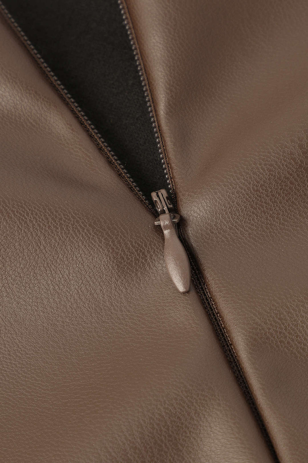 Gonna midi in similpelle da donna – Elegante asimmetrica aderente con motivo intrecciato