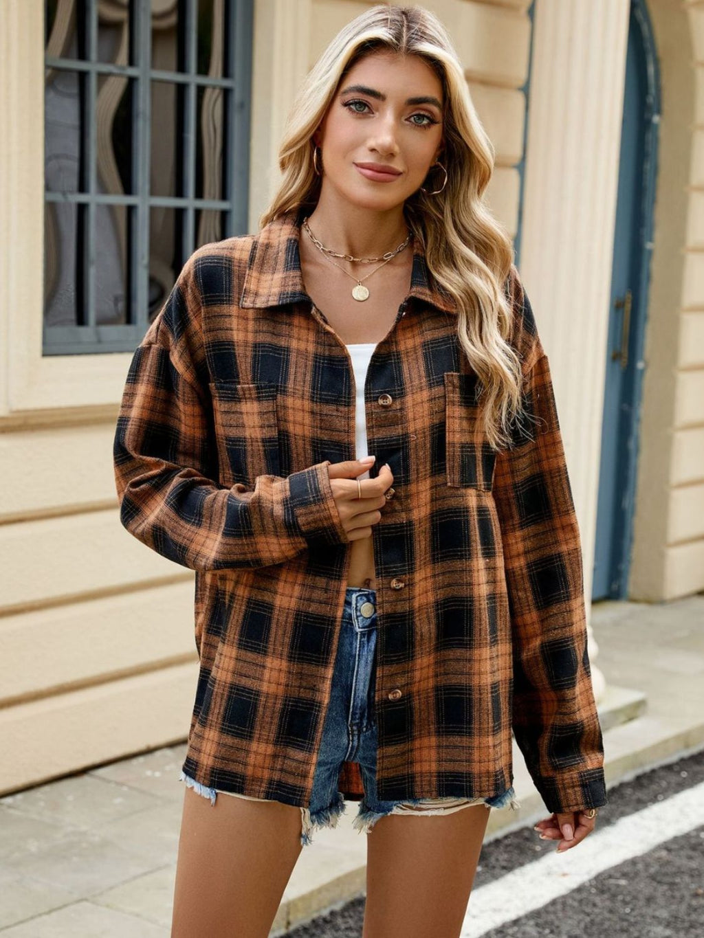 Camicia da donna a maniche lunghe con bottoni a scacchi