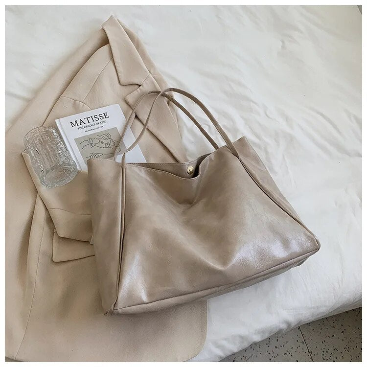 Borsa a tracolla in pelle grande e chic per le donne