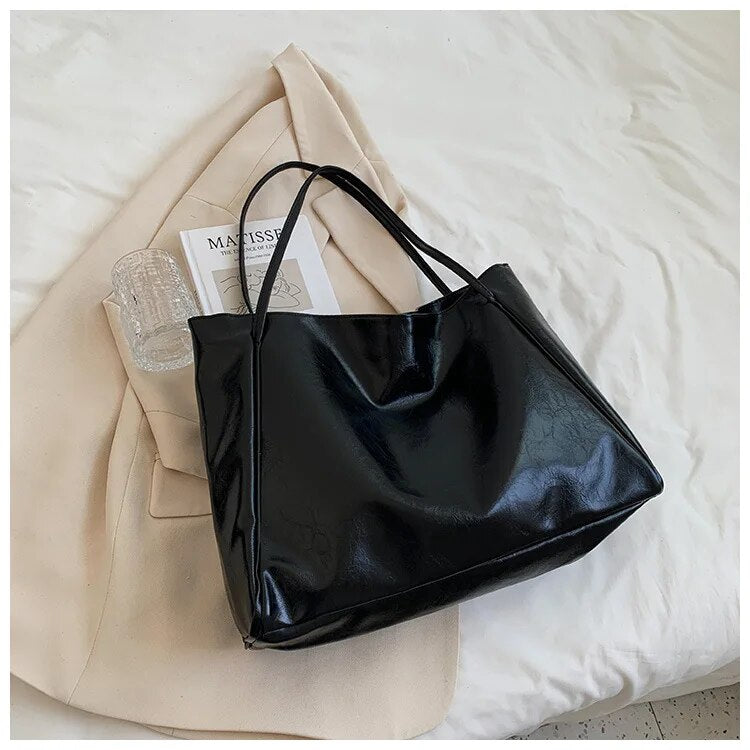Borsa a tracolla in pelle grande e chic per le donne