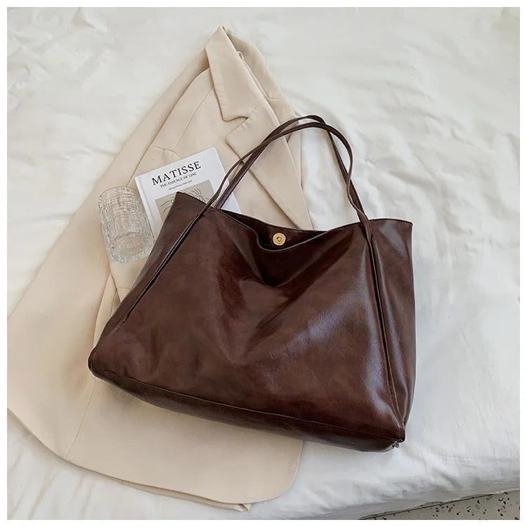 Borsa a tracolla in pelle grande e chic per le donne