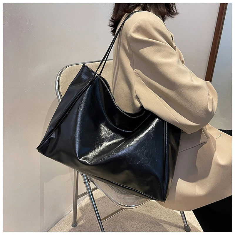 Borsa a tracolla in pelle grande e chic per le donne