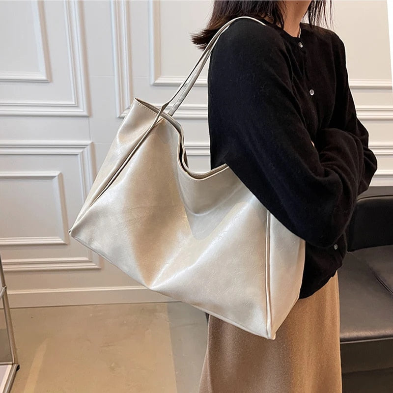 Borsa a tracolla in pelle grande e chic per le donne