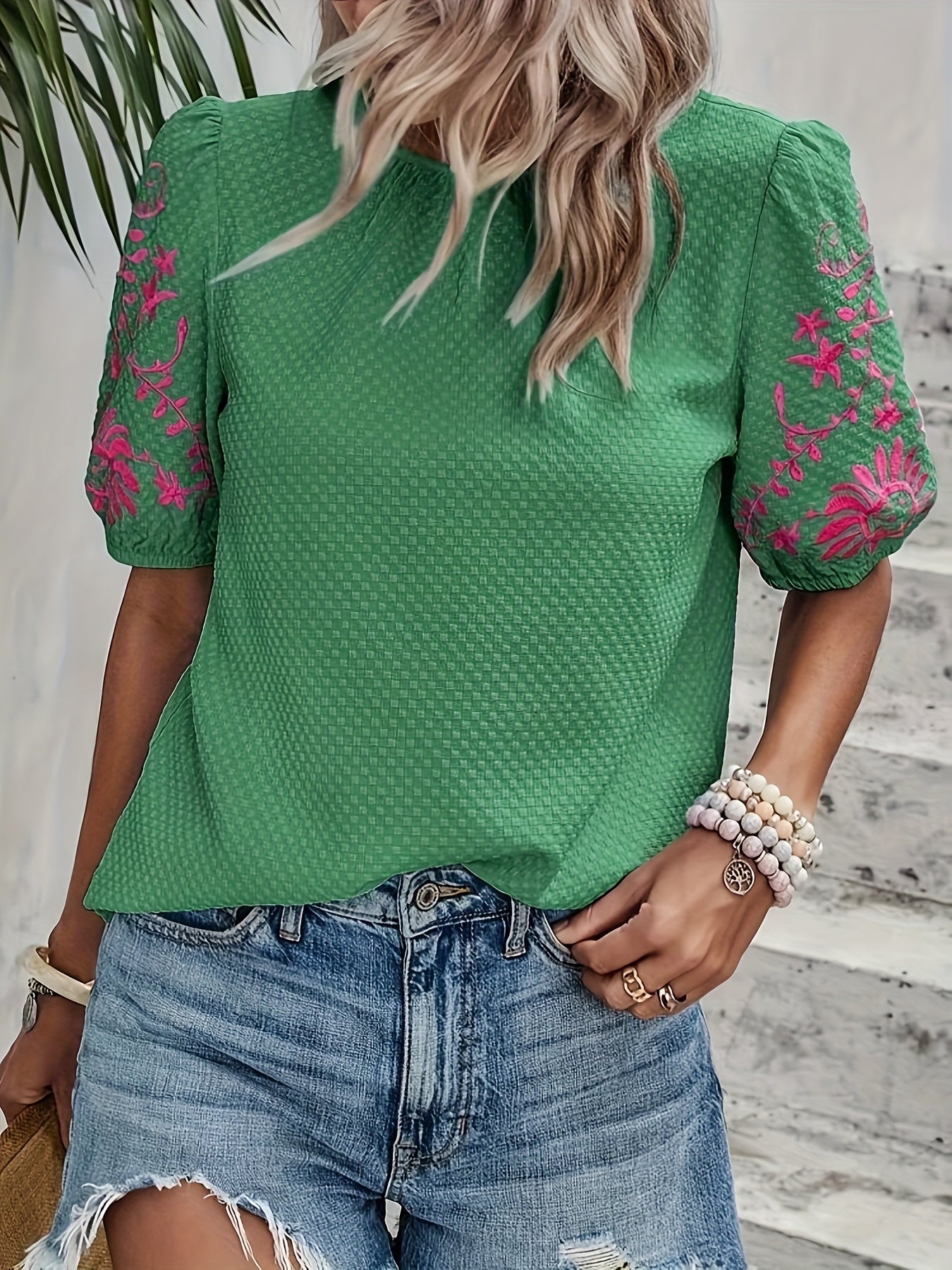 Top elegante con maniche a sbuffo da donna