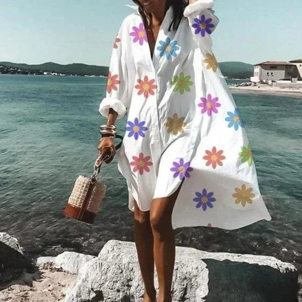 Abito camicia alla moda e fluido Abito bianco