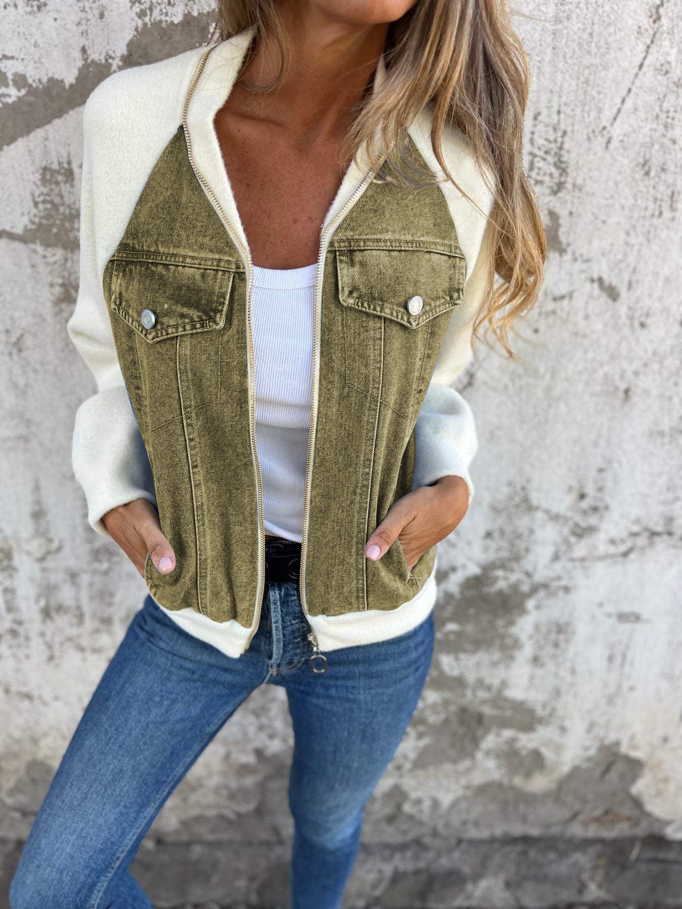 Giacca invernale in denim da donna con fodera in pile e cappuccio