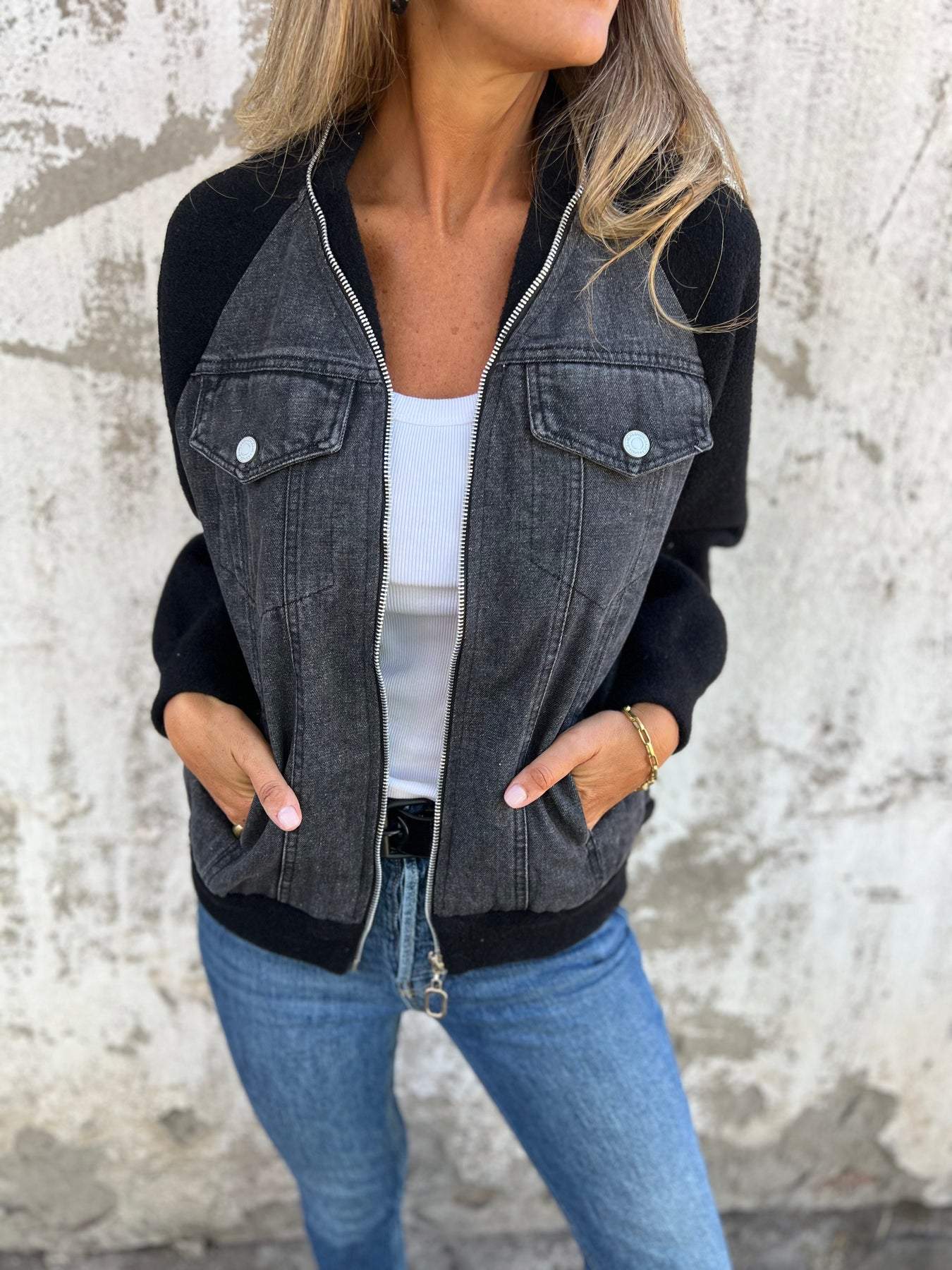 Giacca invernale in denim da donna con fodera in pile e cappuccio