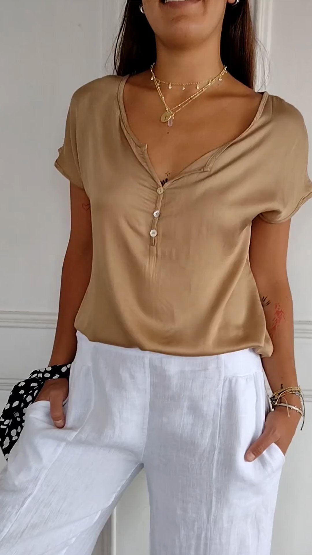 Comoda maglietta con scollo a V