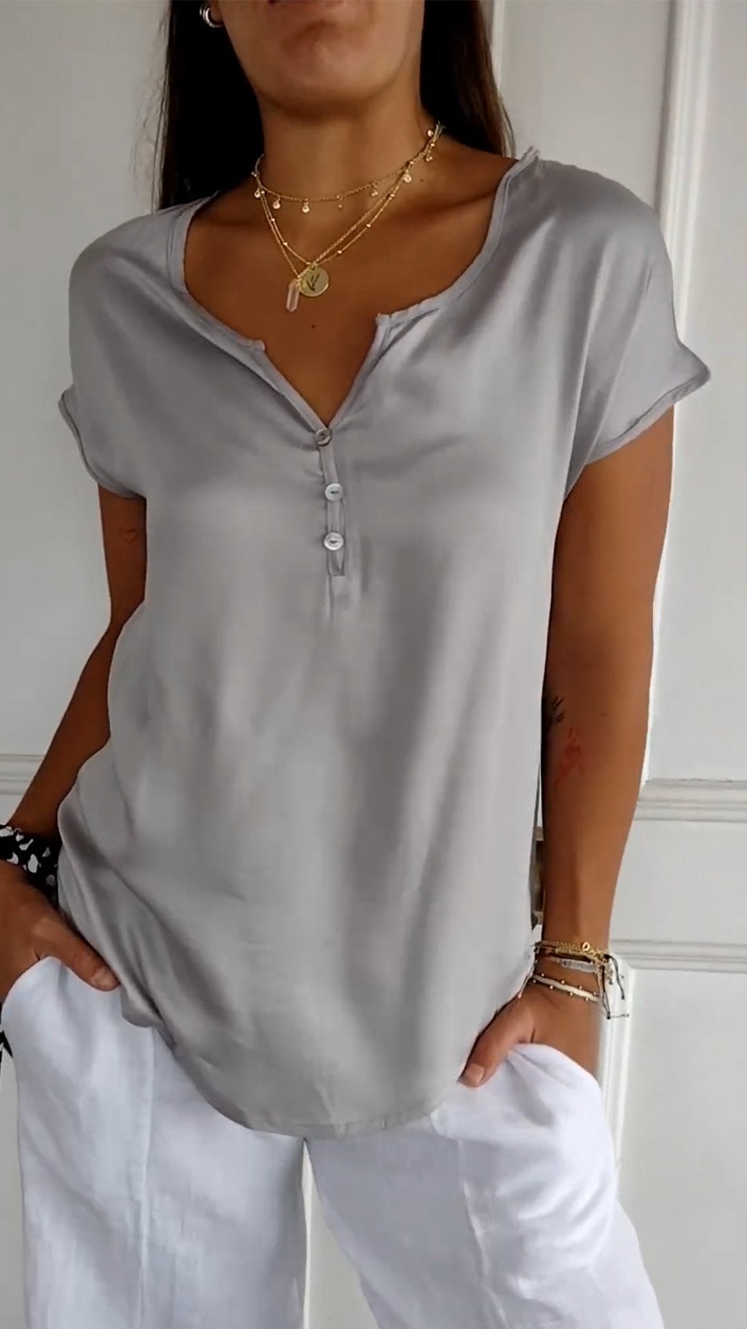 Comoda maglietta con scollo a V