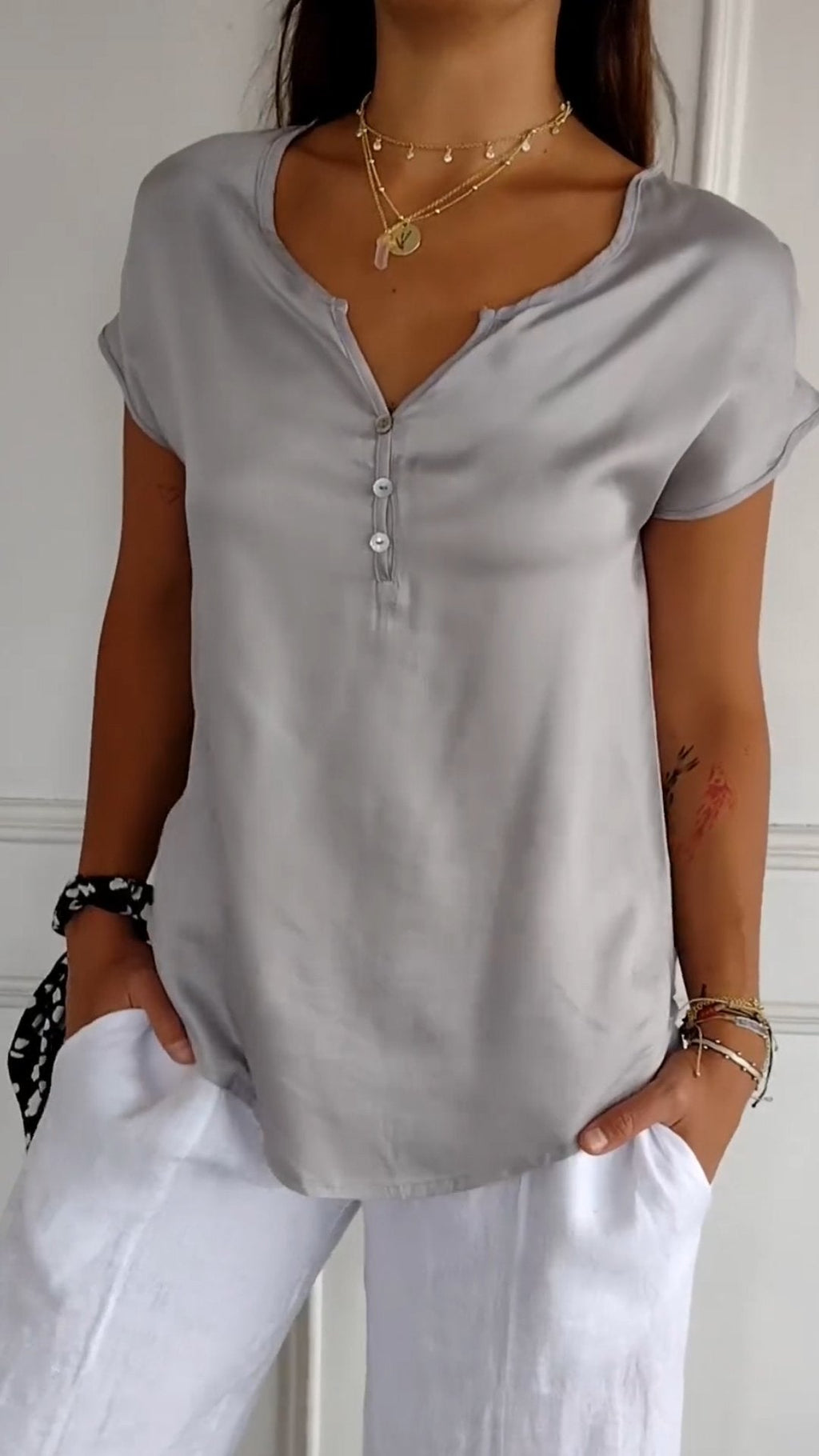 Comoda maglietta con scollo a V