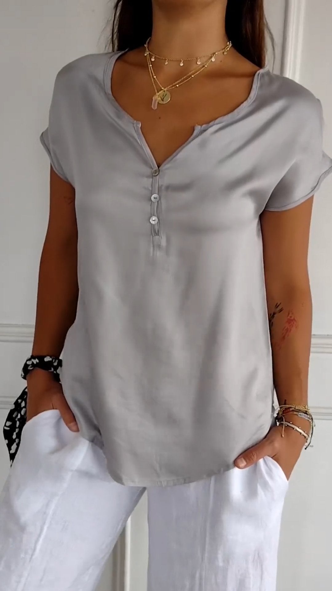 Comoda maglietta con scollo a V
