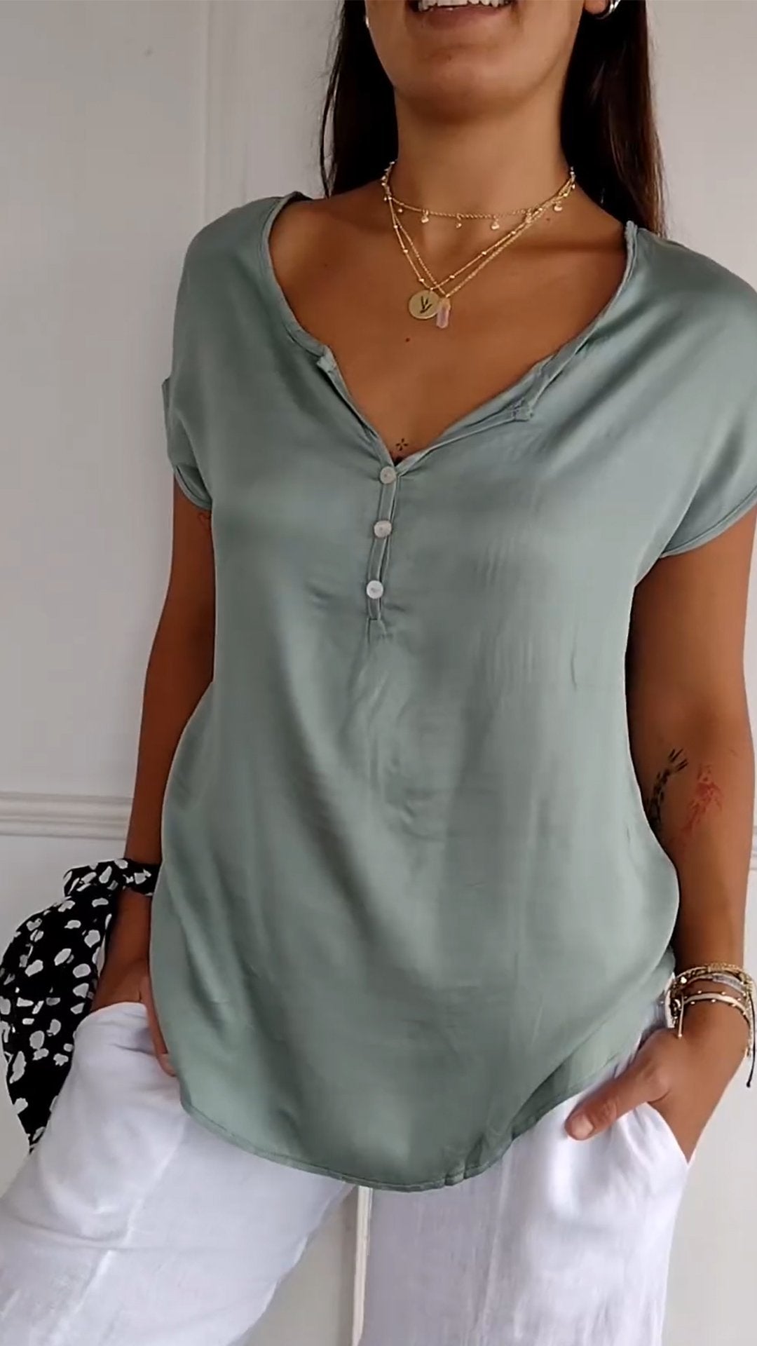 Comoda maglietta con scollo a V