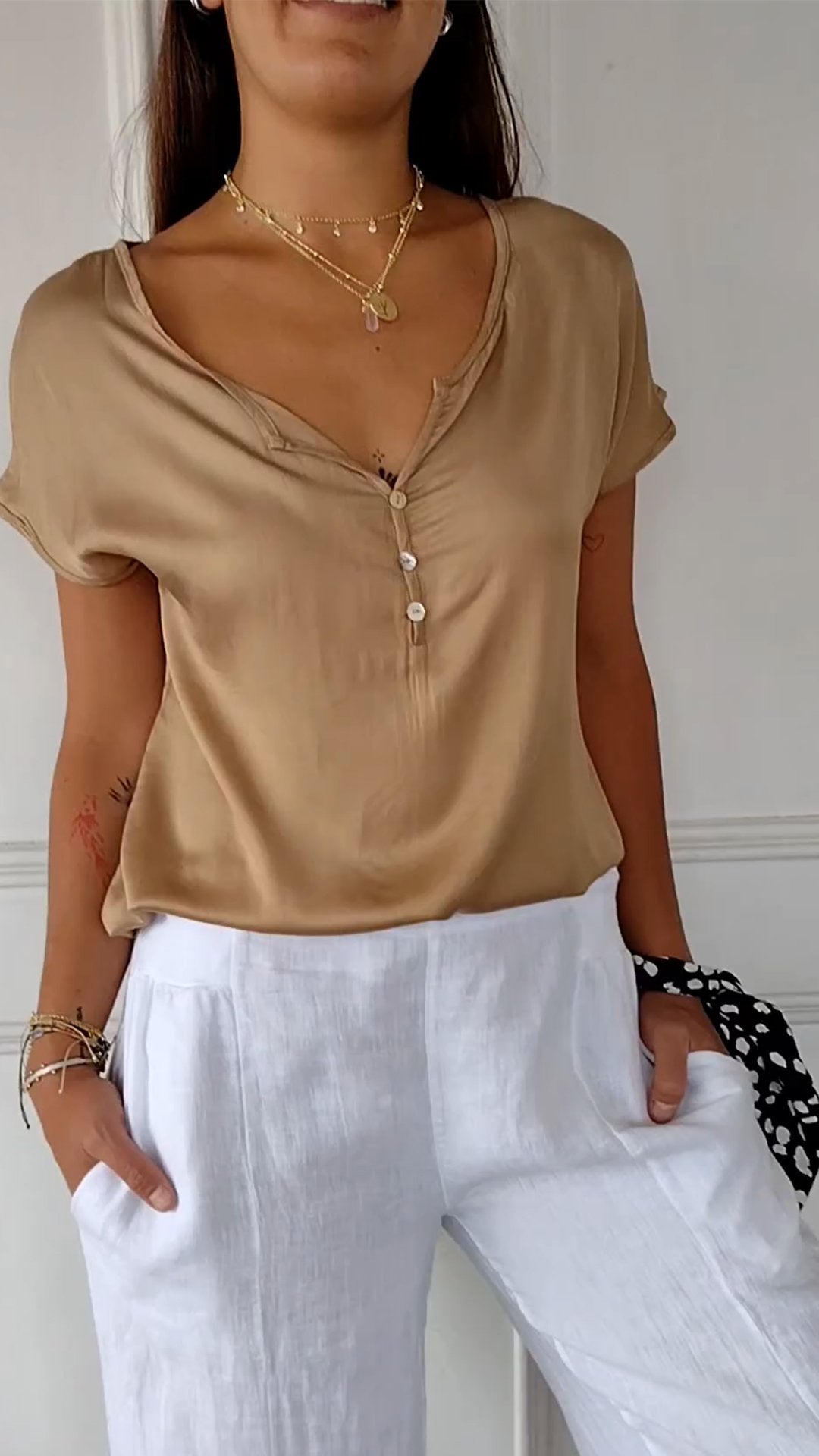 Comoda maglietta con scollo a V