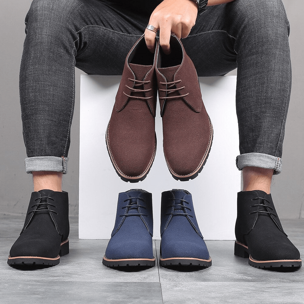 Scarpe classiche scamosciate sofisticate e resistenti da uomo