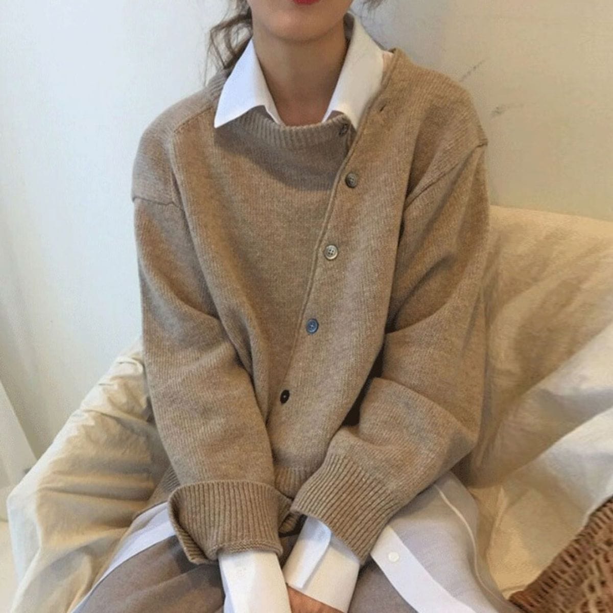 Cardigan avvolgente in maglia comoda ed elegante da donna