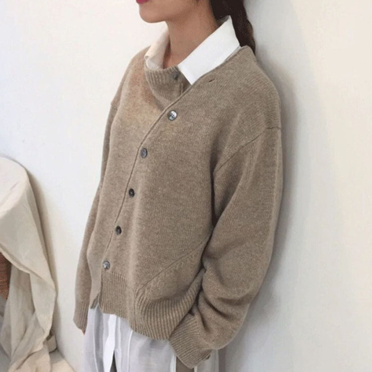 Cardigan avvolgente in maglia comoda ed elegante da donna