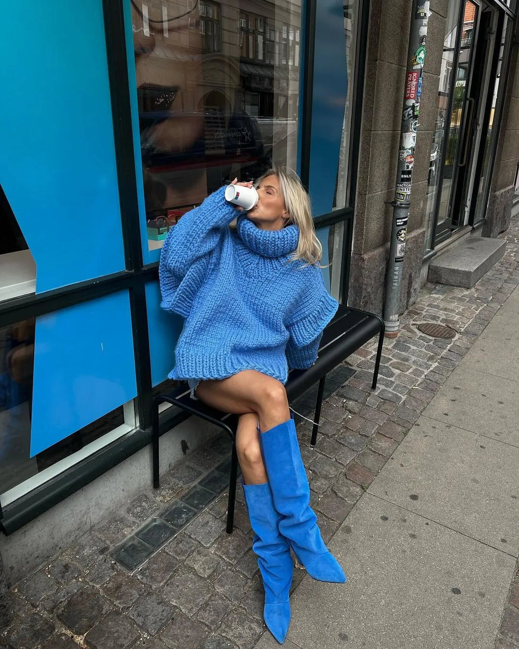 Tykt højhalset damepullover – Oversized strikket pullover med pufærmer