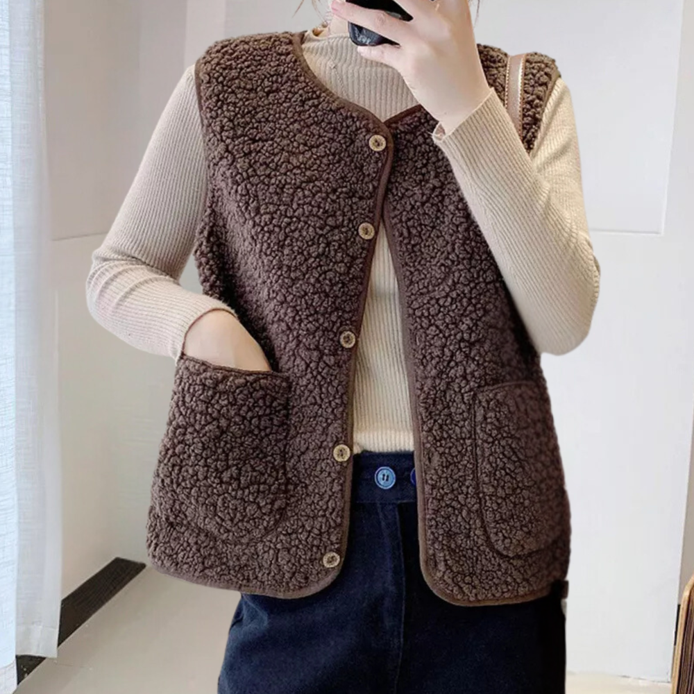 Gilet in sherpa - trendy gilet con bottoni da donna