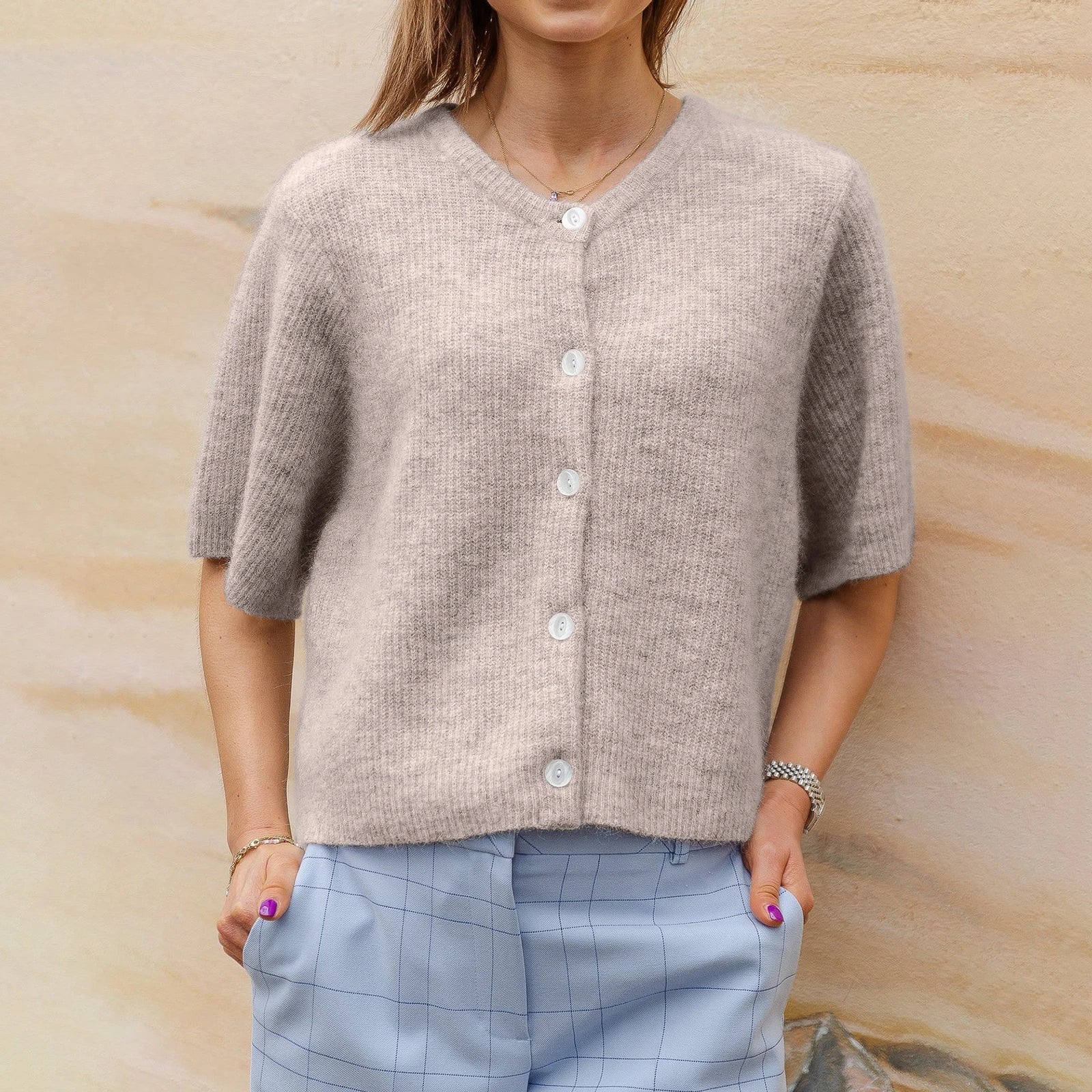 Cardigan elegante a maniche corte da donna