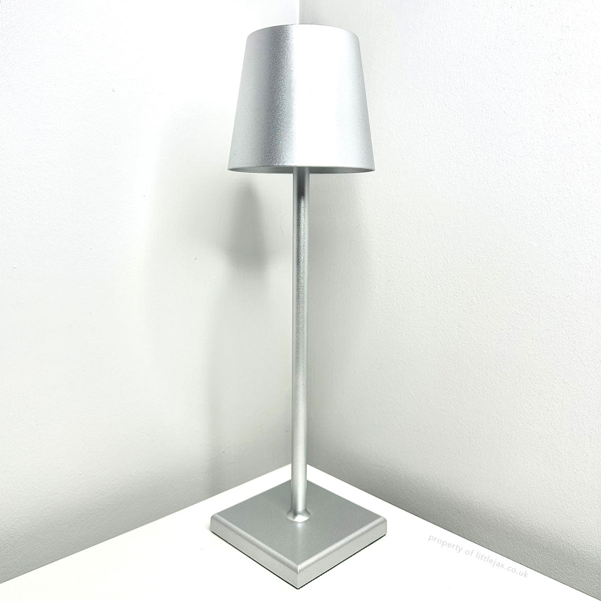 Lampada da tavolo moderna e contemporanea senza fili - Lampada LED ricaricabile senza fili per ufficio, camera da letto, soggiorno o ristorante, con elegante design minimalista